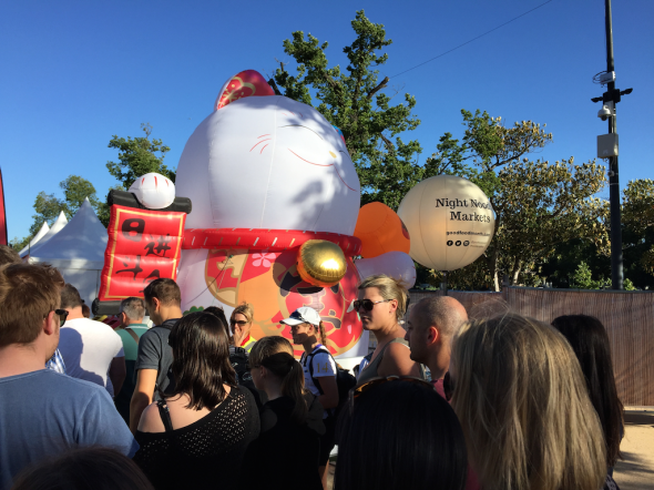 Lucky Cat welcomes you!